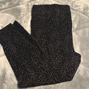 Old Navy Gray Leopard Print Leggings